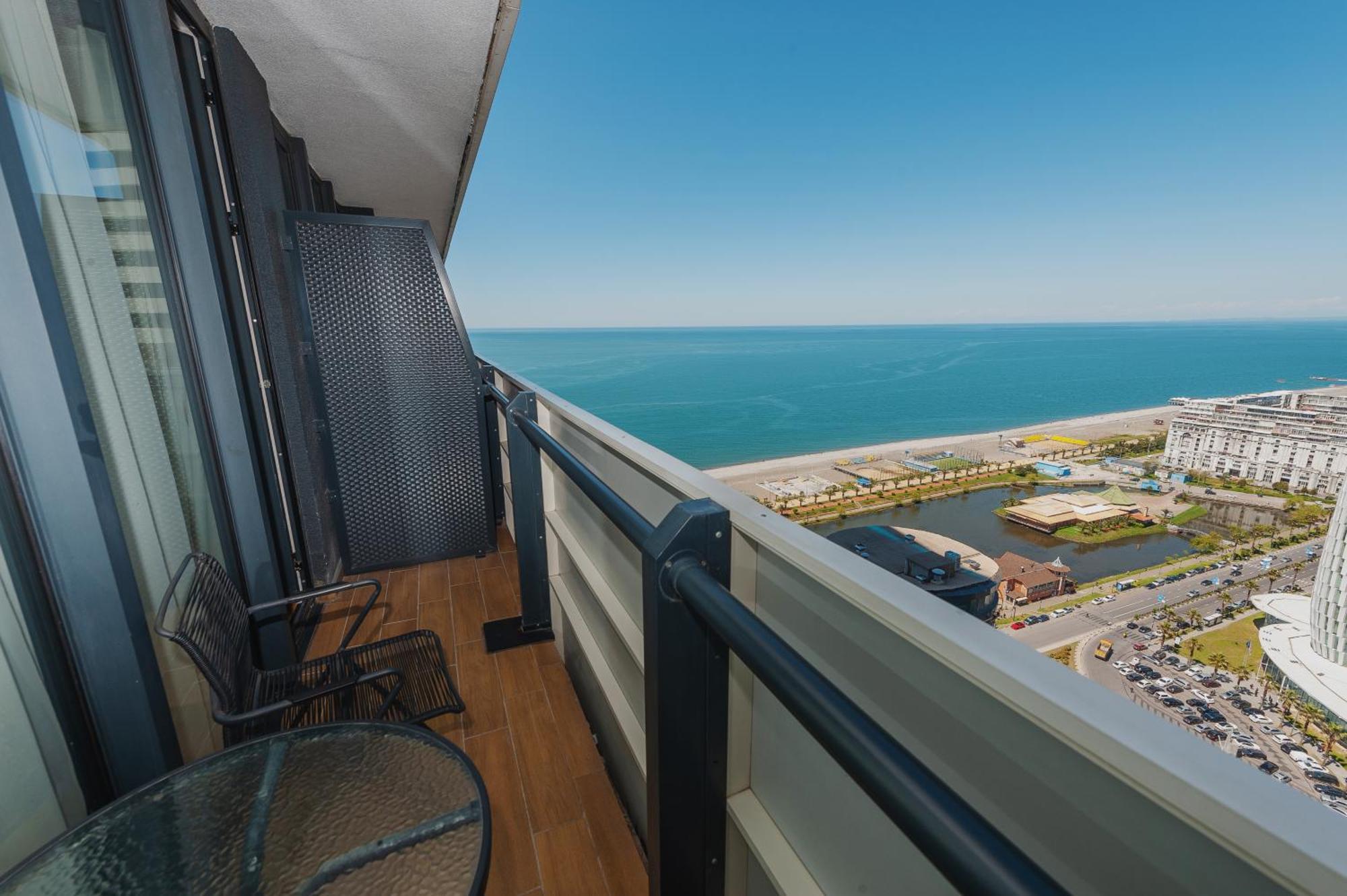 Black Sea Luxury Towers Hotel Batumi Exterior photo
