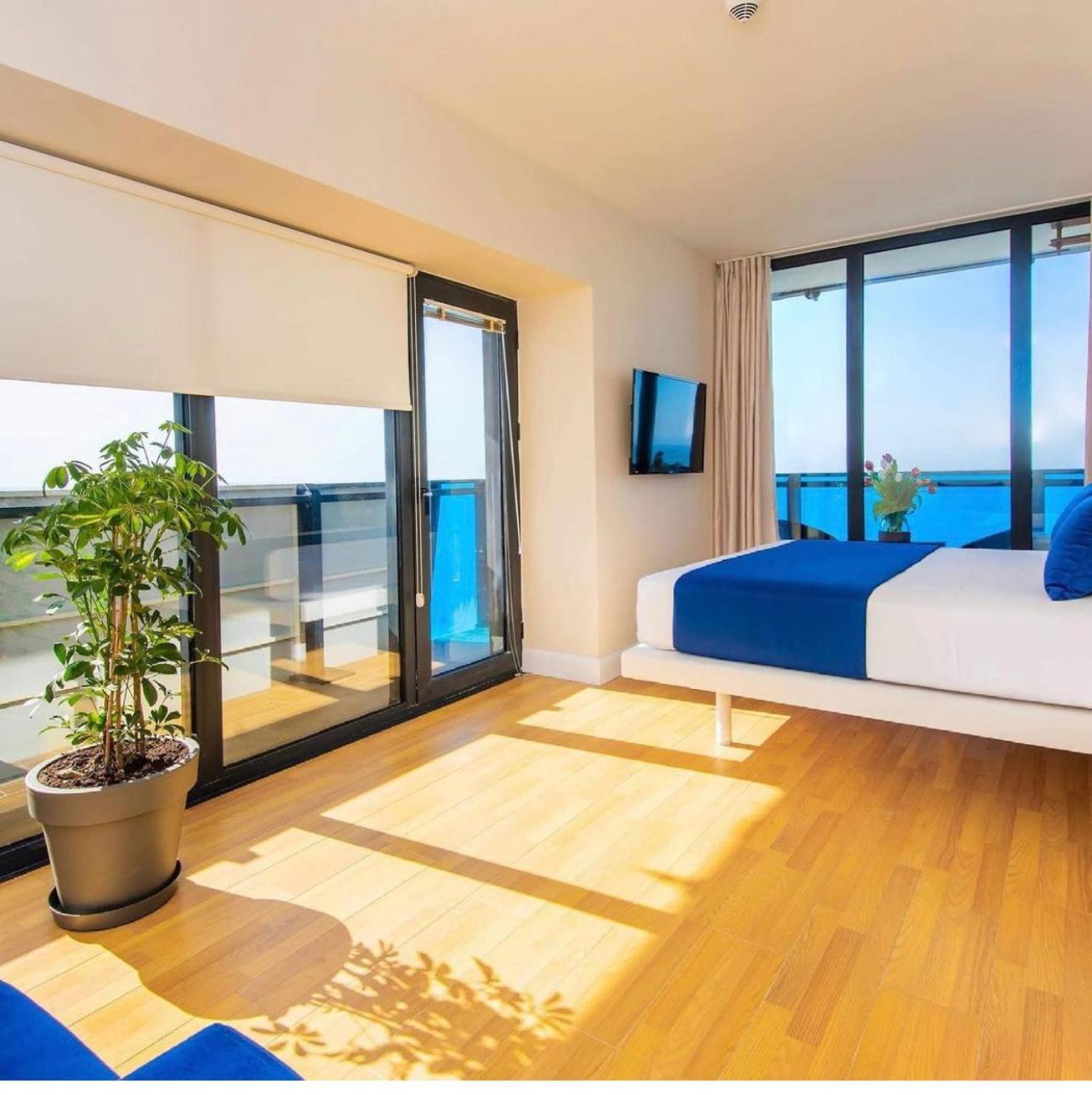 Black Sea Luxury Towers Hotel Batumi Exterior photo
